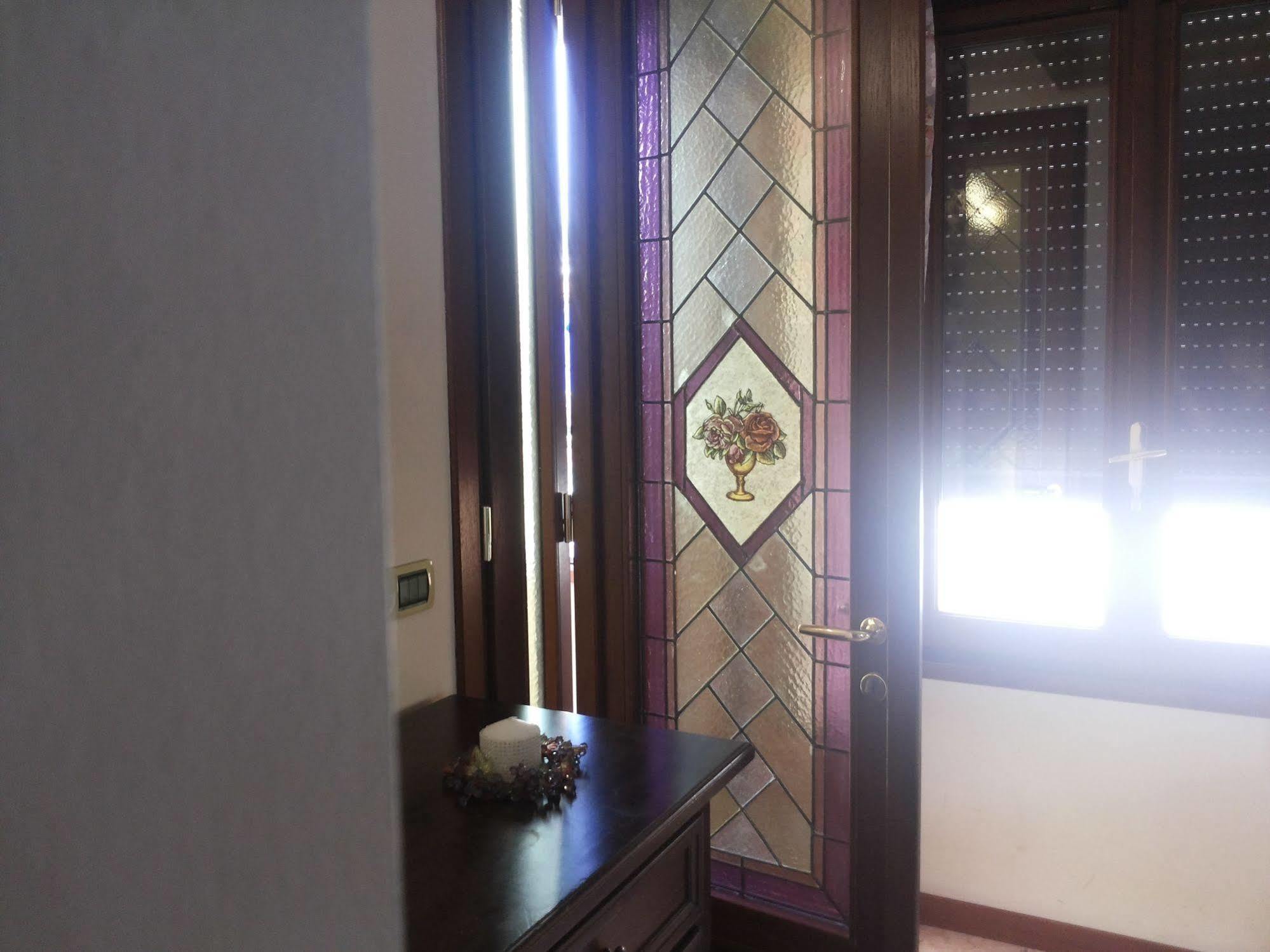 فندق Viale Manzoni ساسْوولو المظهر الخارجي الصورة